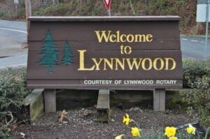 2560px-Lynnwood,_WA_welcome_sign Lynnwood WA
